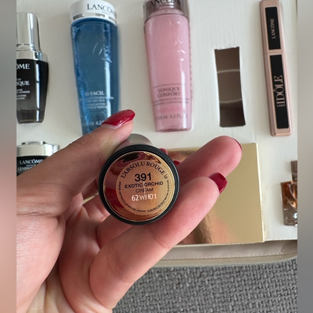LANCOME Luxury Gift Set – Full & Travel Sizes + Large-rose Embossed Pouch - Picture 7 of 16